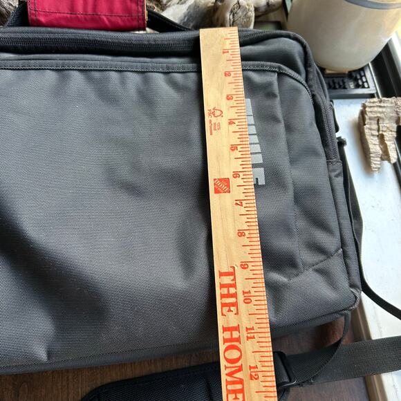 Thule Subterra laptop messenger bag black 16” - Picture 10 of 12